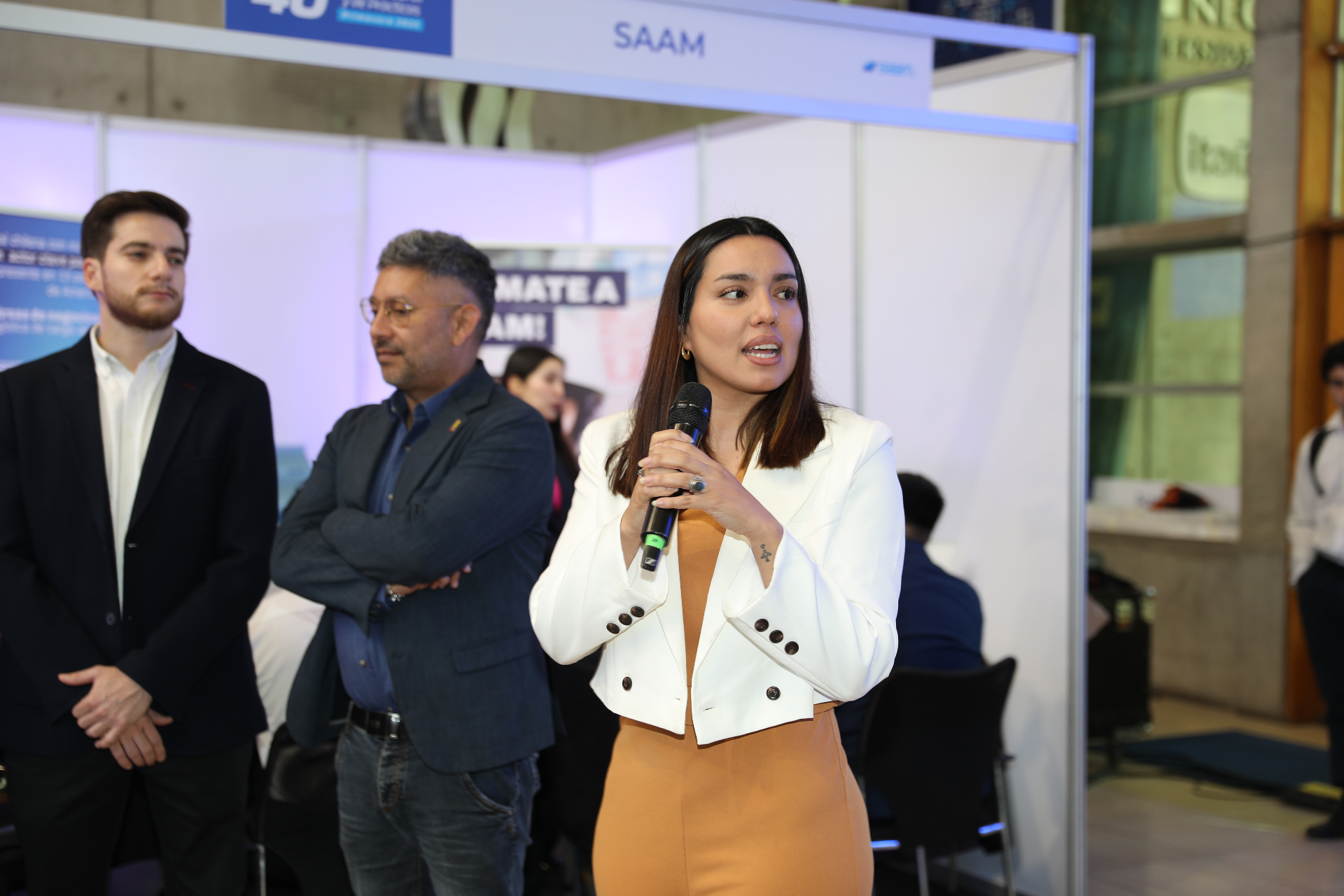 Yanniré Cid opening the FEN 2025 Job Fair.